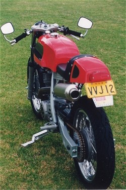 Yamaha_SR500_Cafe_red_rear.jpg